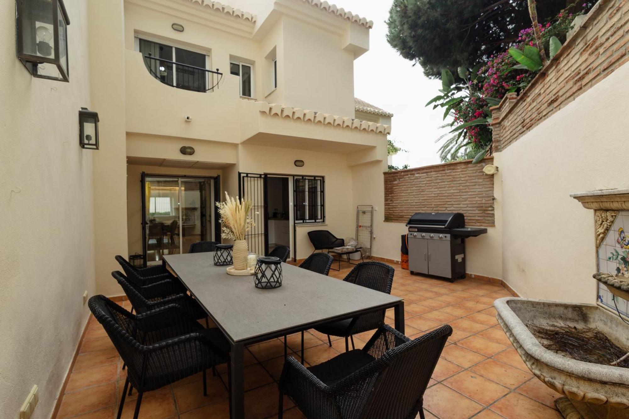 3-story Townhouse For 7, Newly Renovated, Terrace, Bbq, And Access In Arenal, * Marbella