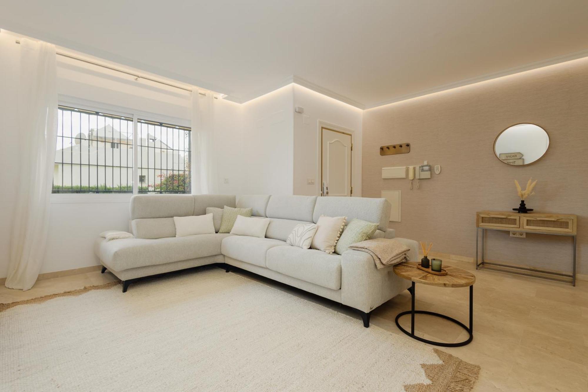 3-story Townhouse For 7, Newly Renovated, Terrace, Bbq, And Access In Arenal, Сasa de vacaciones *