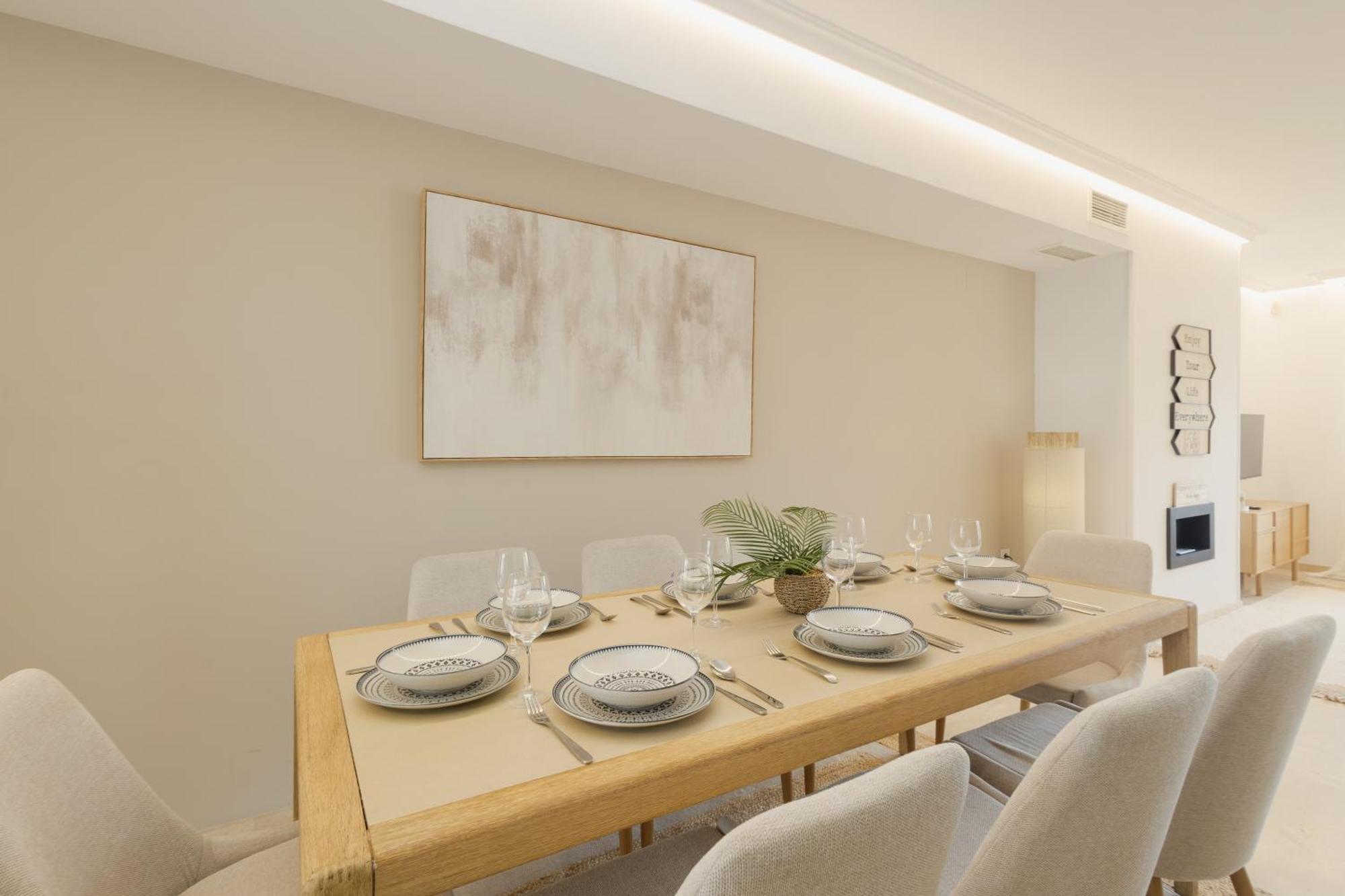Сasa de vacaciones 3-story Townhouse For 7, Newly Renovated, Terrace, Bbq, And Access In Arenal, *